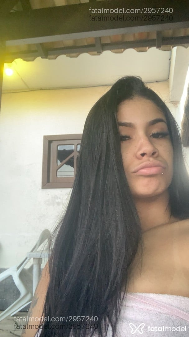 Acompanhante mulher morena (o) de olhos castanhos - Mirella
