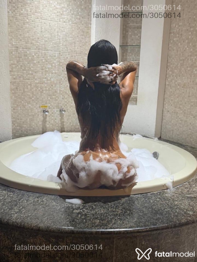 Acompanhante mulher morena (o) de olhos mel - Lainy