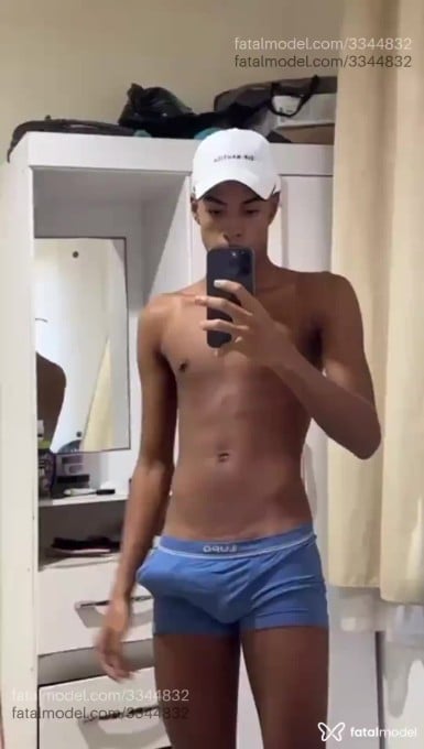 Acompanhante homem morena (o) de olhos castanhos - Jotta Acompanhante homem morena (o) de olhos castanhos - Jotta