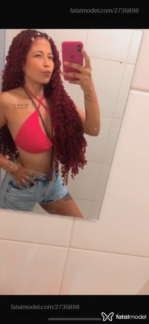 Acompanhante mulher morena (o) de olhos pretos - Lua