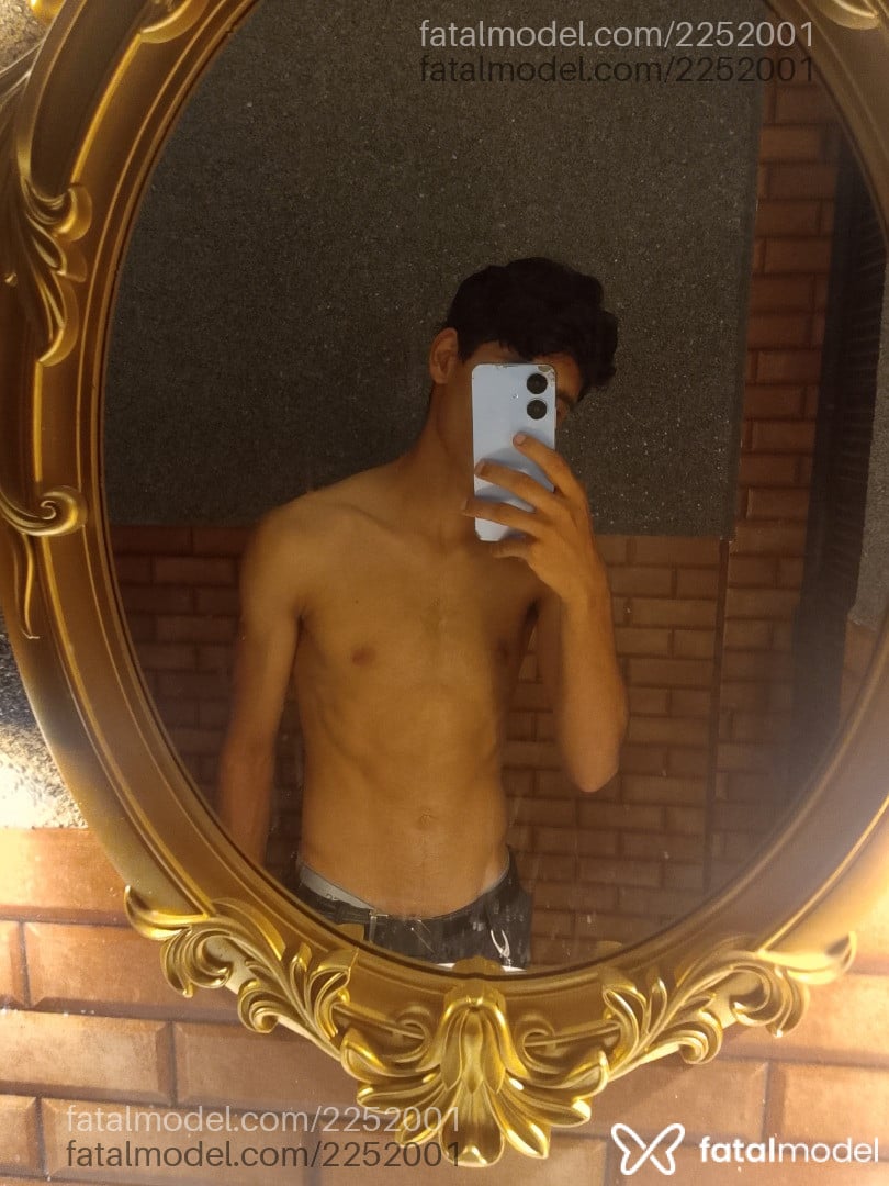 Acompanhante homem morena (o) de olhos castanhos - Noturno