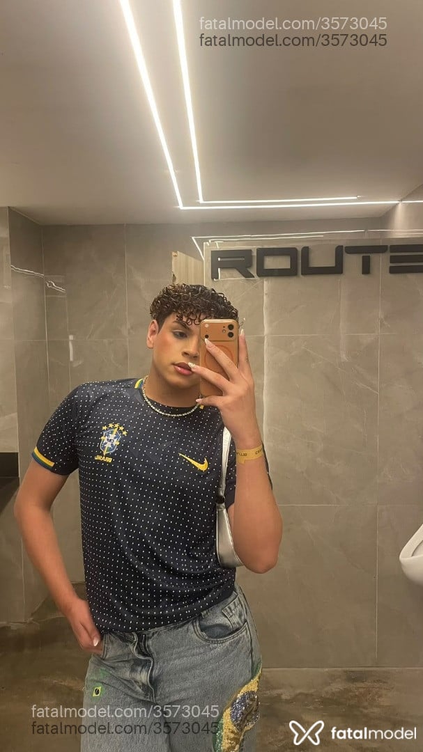 Acompanhante homem com cabelo castanho de olhos castanhos - Luan Vitor