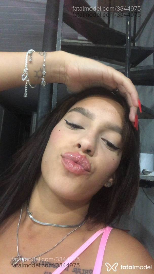 Acompanhante mulher com cabelo castanho de olhos castanhos - Lorenna