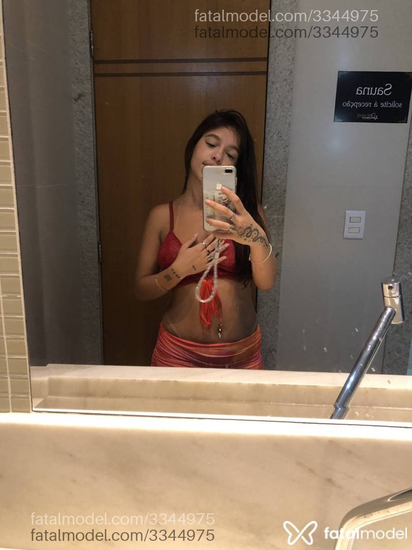 Acompanhante mulher com cabelo castanho de olhos castanhos - Lorenna