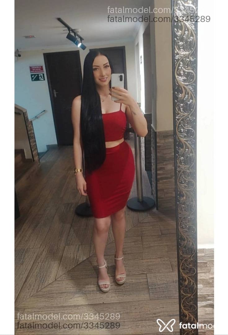 Acompanhante mulher morena (o) de olhos azuis - Paola