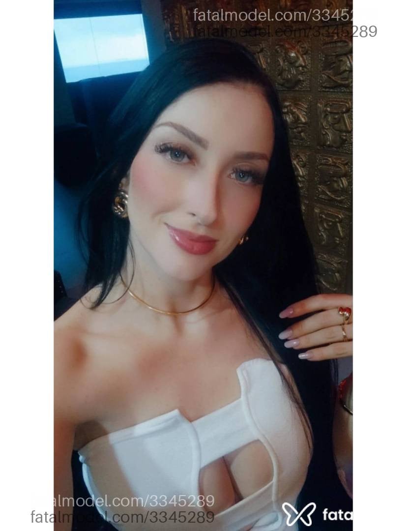 Acompanhante mulher morena (o) de olhos azuis - Paola