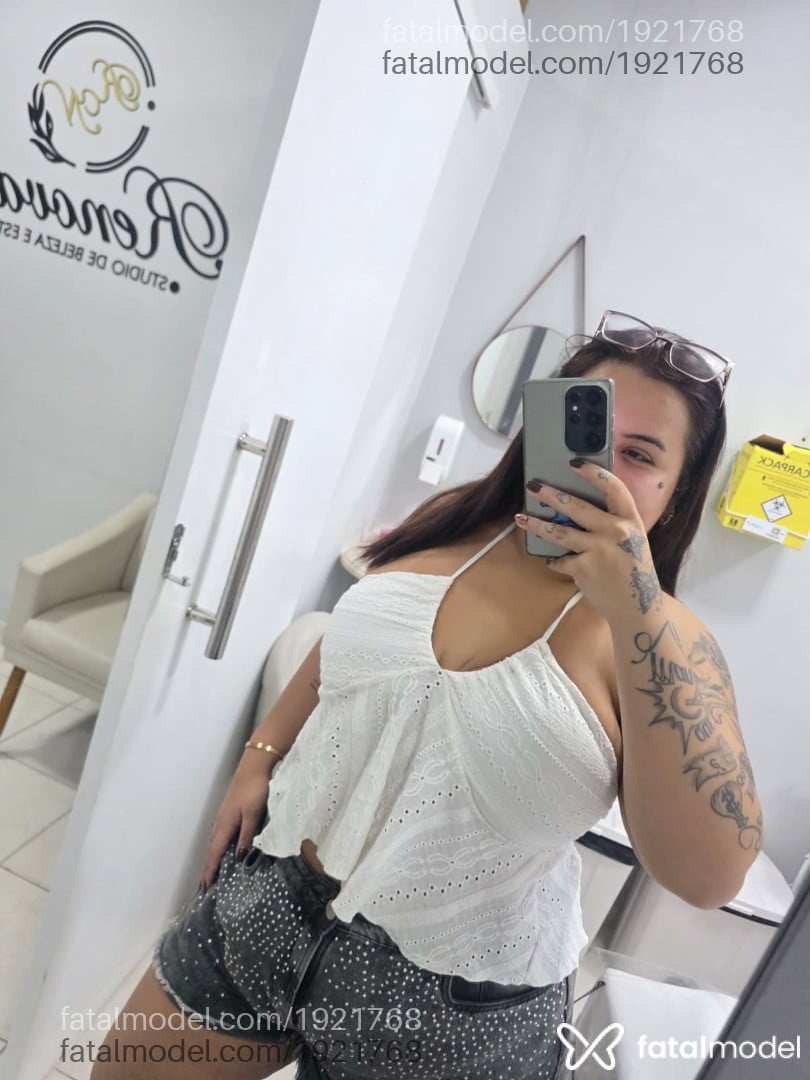 Acompanhante mulher com cabelo castanho de olhos castanhos - Mariani