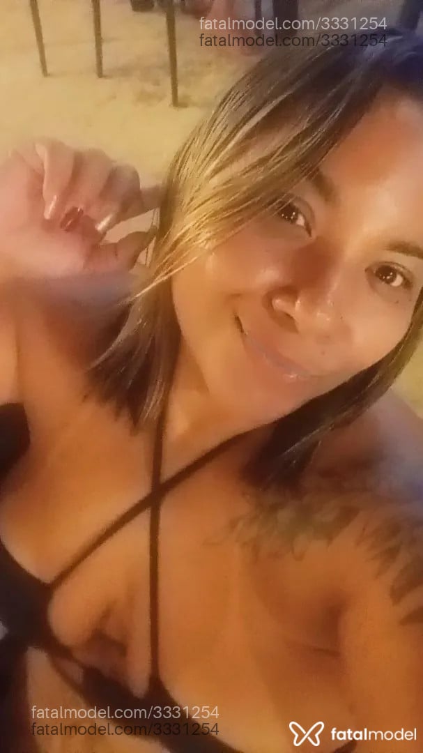 Acompanhante mulher loira (o) de olhos castanhos - Karol