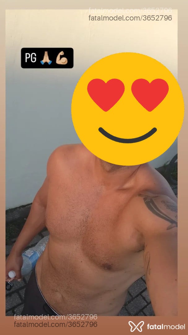 Acompanhante homem com cabelo castanho de olhos castanhos - Isaque