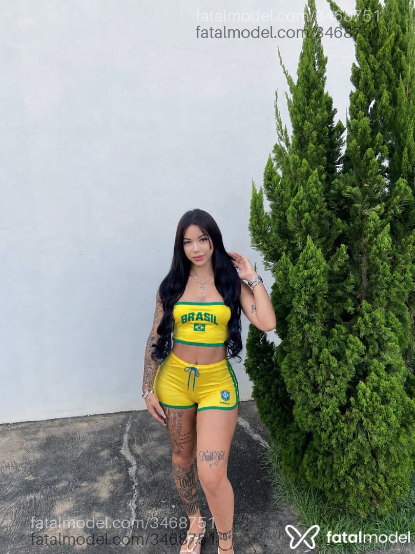 Acompanhante mulher morena (o) de olhos azuis - Mel Oliveira