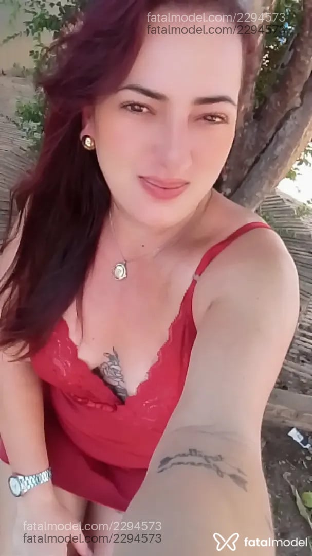 Acompanhante mulher loira (o) de olhos castanhos - Kayte
