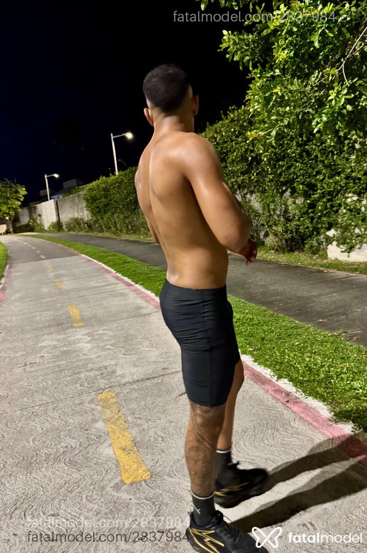 Acompanhante homem morena (o) de olhos castanhos - Luiz