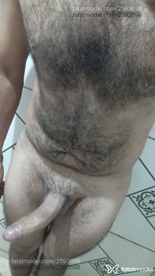 Acompanhante homem com cabelo castanho de olhos verdes - Chacal