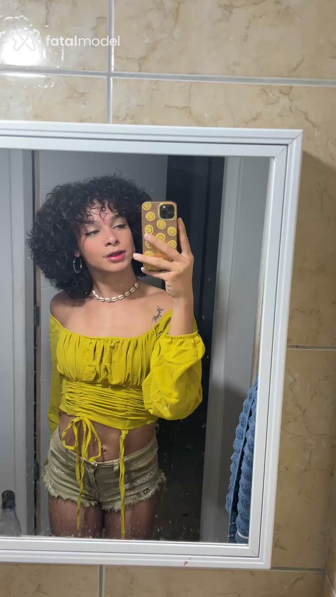 Acompanhante mulher trans com cabelo castanho de olhos verdes em Olinda - Mariah