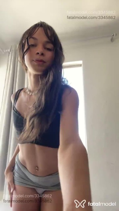 Acompanhante mulher trans com cabelo castanho de olhos verdes em Olinda - Mariah