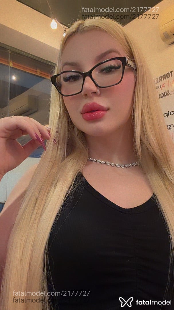 Acompanhante mulher trans loira (o) de olhos castanhos - Jojoferrr