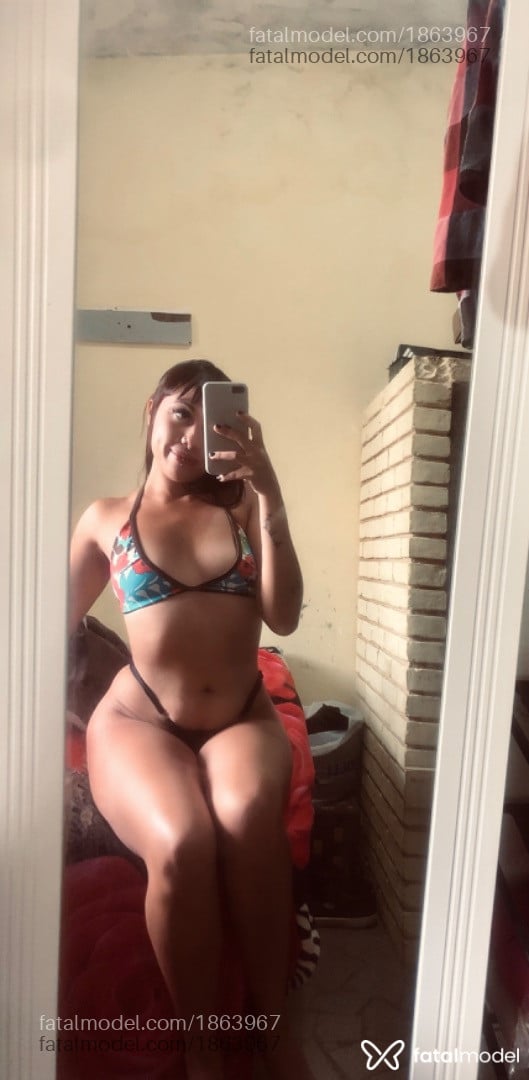 Acompanhante mulher com cabelo castanho de olhos pretos - Yasmim Victoria