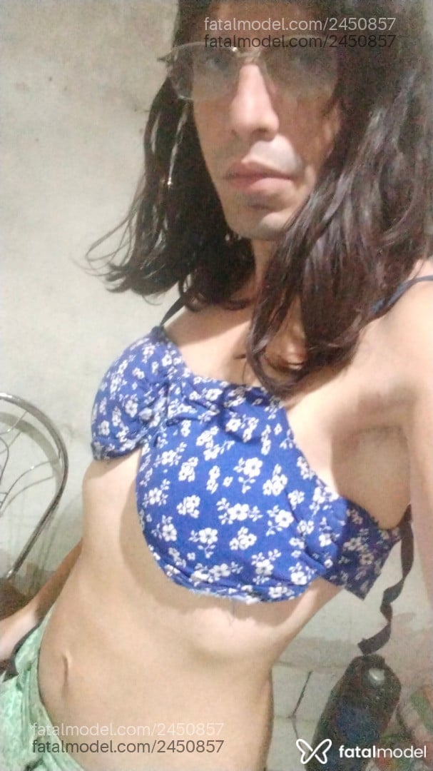 Acompanhante mulher trans morena (o) de olhos pretos - Ayla Scarlett