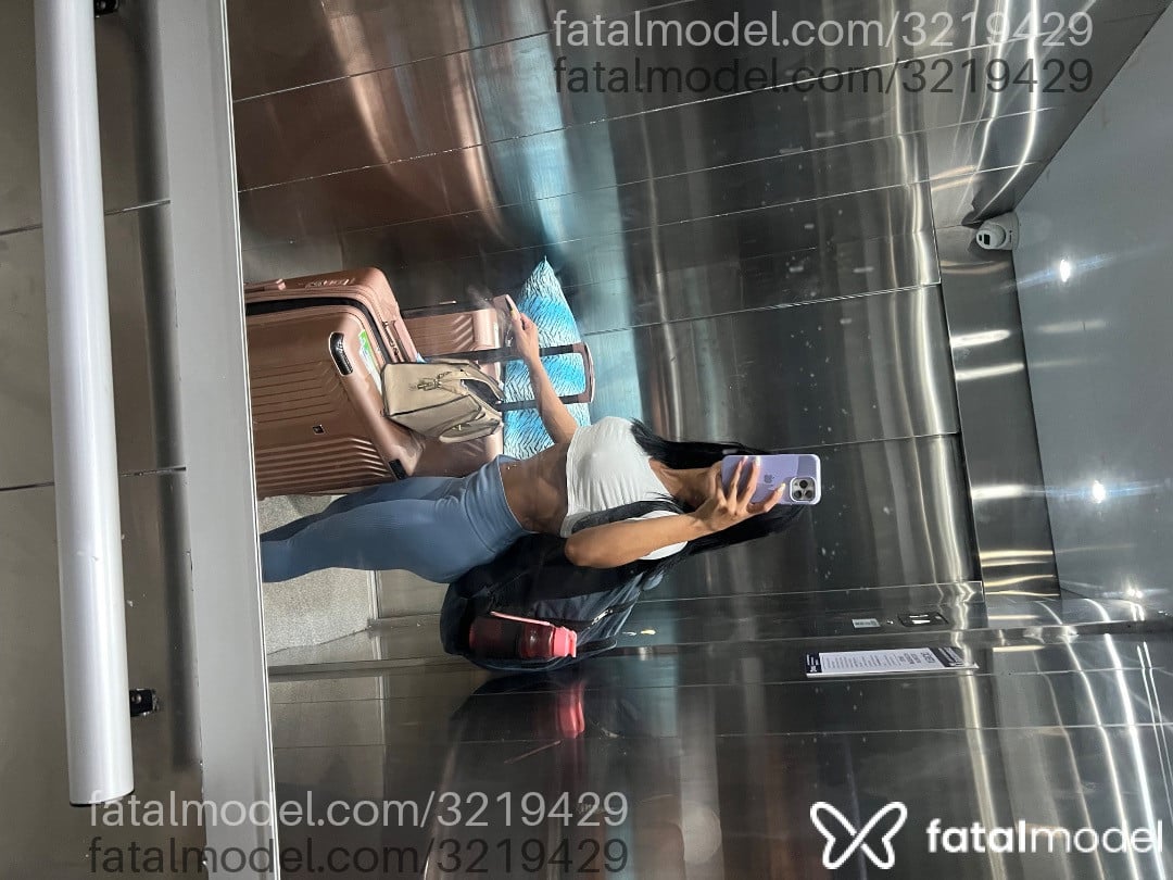 Acompanhante mulher morena (o) de olhos castanhos - Moreninhalopes