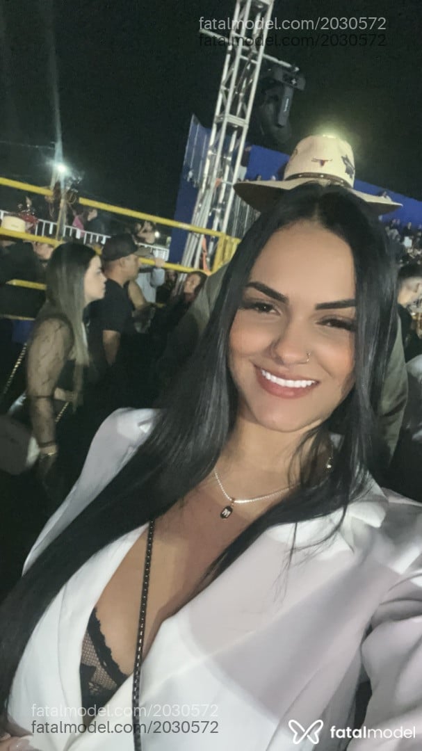 Acompanhante mulher morena (o) de olhos pretos - Melissa