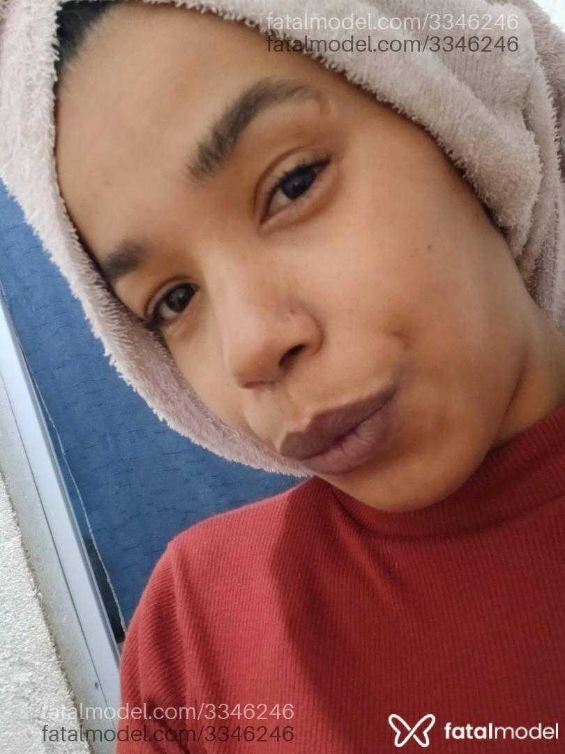 Acompanhante mulher com cabelo castanho de olhos mel em Cotia - Trix Seven