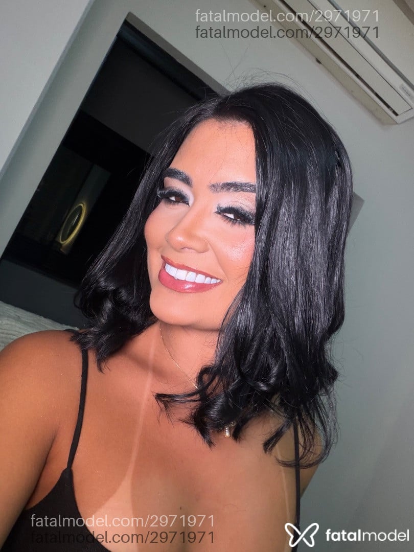 Acompanhante mulher com cabelo castanho de olhos castanhos - Ester Muniz