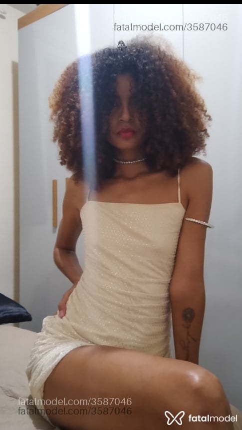 Acompanhante mulher com cabelo castanho de olhos pretos - Emanuelle