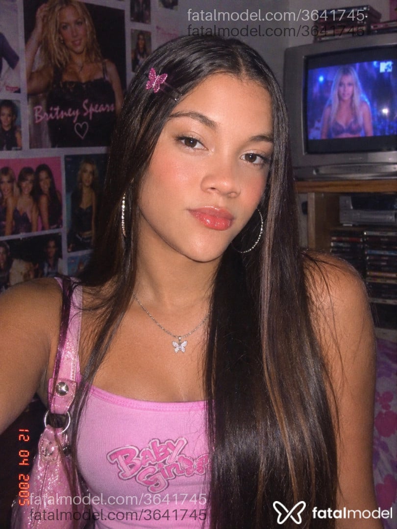 Acompanhante mulher trans morena (o) de olhos pretos - Estella Cristine