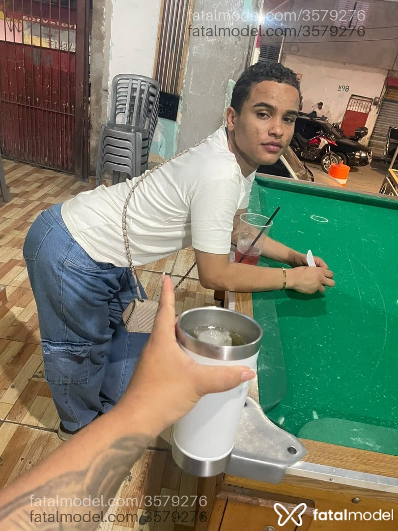 Acompanhante homem com cabelo castanho de olhos castanhos - Kalleb Cavalcante