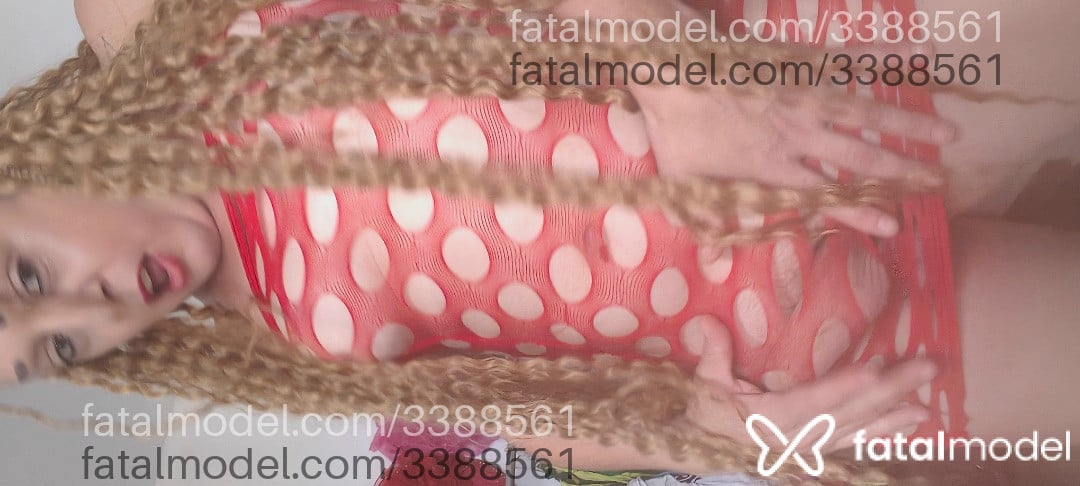 Acompanhante mulher trans loira (o) de olhos castanhos - Verônica