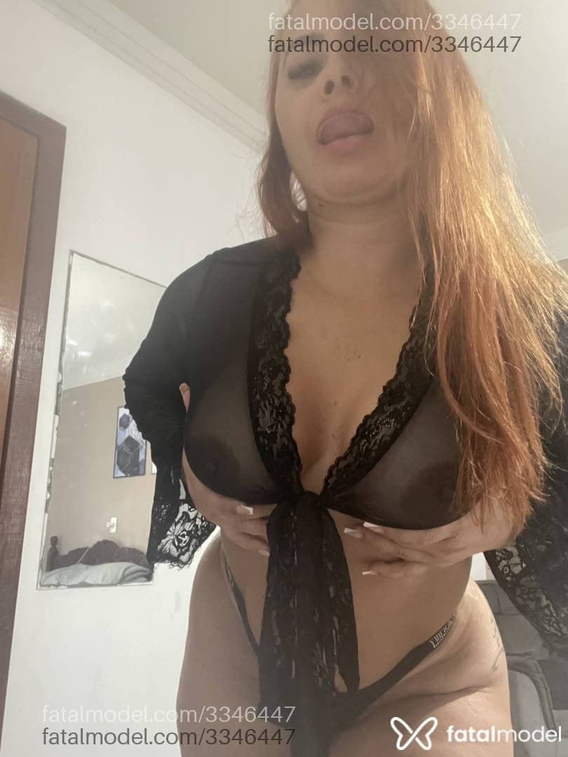 Acompanhante mulher ruiva (o) de olhos castanhos - Thaíane