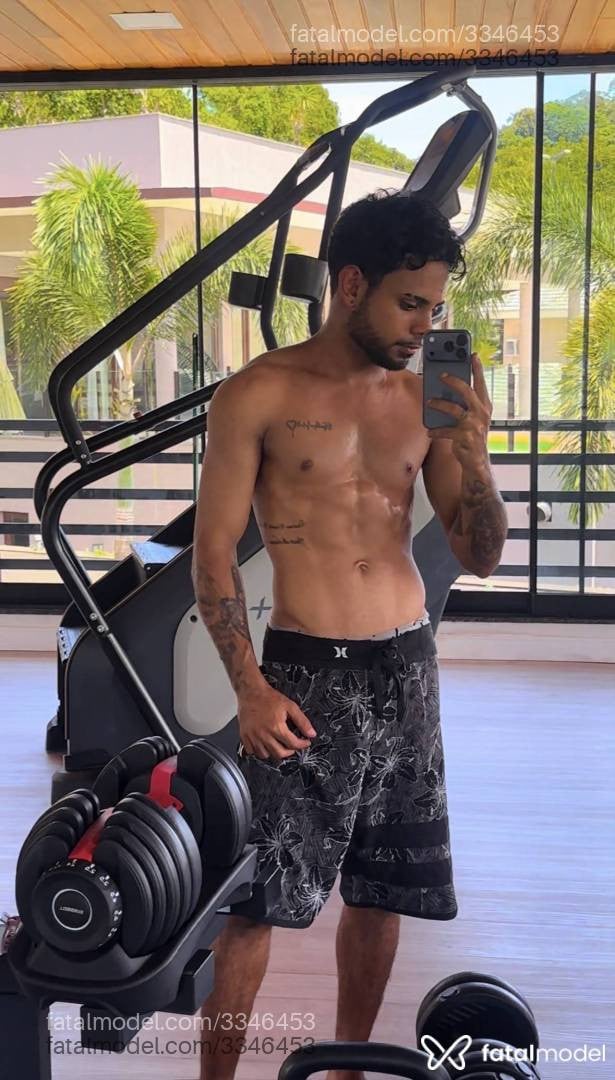 Acompanhante homem morena (o) de olhos pretos - Henry Acompanhante homem morena (o) de olhos pretos - Henry