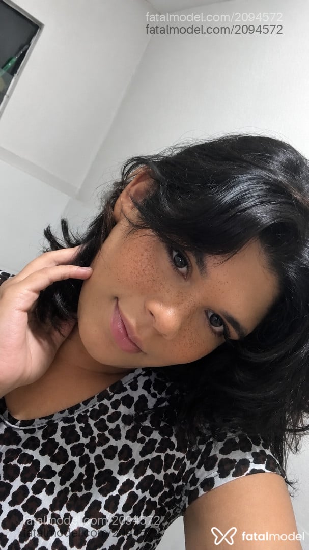 Acompanhante mulher trans loira (o) de olhos pretos - Angel Gabriele