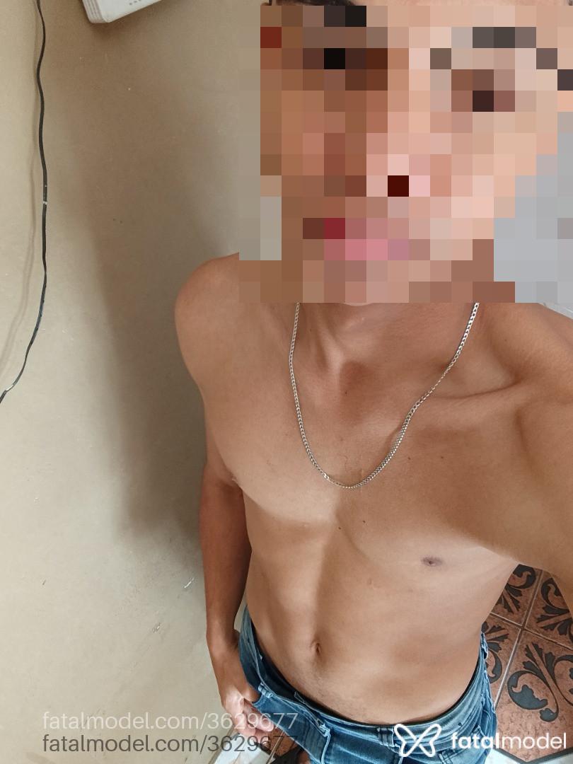 Acompanhante homem com cabelo grisalho de olhos castanhos - Draquen