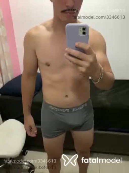 Acompanhante homem com cabelo castanho de olhos castanhos em São Paulo - Bigode