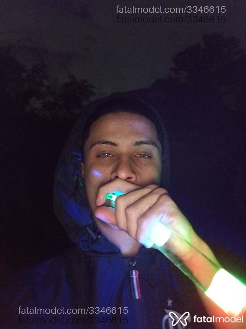 Acompanhante homem morena (o) de olhos verdes - Thiago