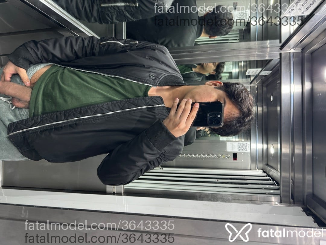 Acompanhante homem com cabelo castanho de olhos pretos - Thony
