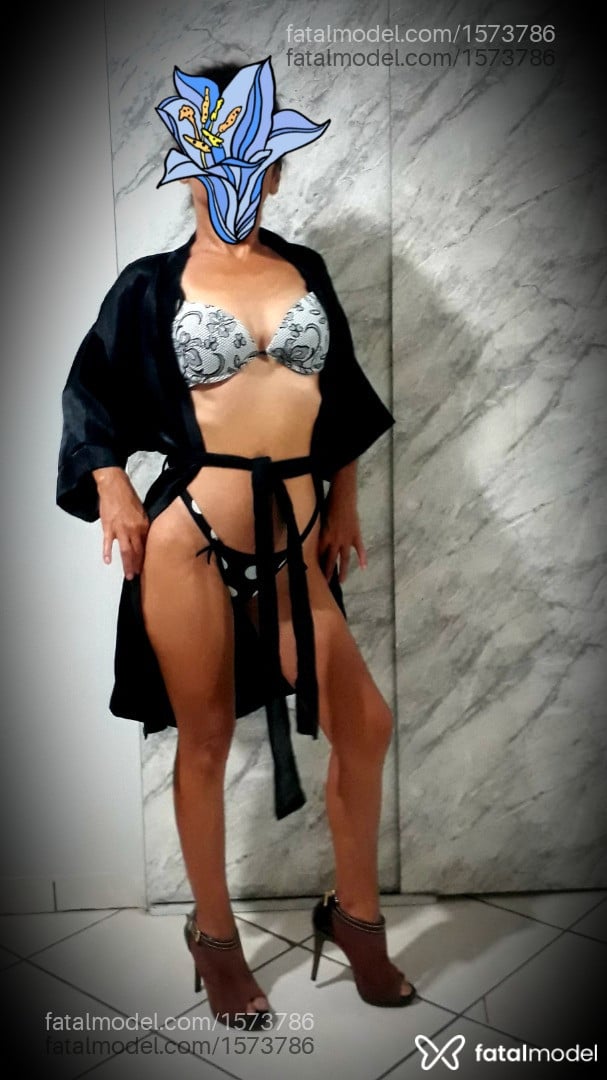 Acompanhante mulher com cabelo castanho de olhos castanhos - Manu Aires