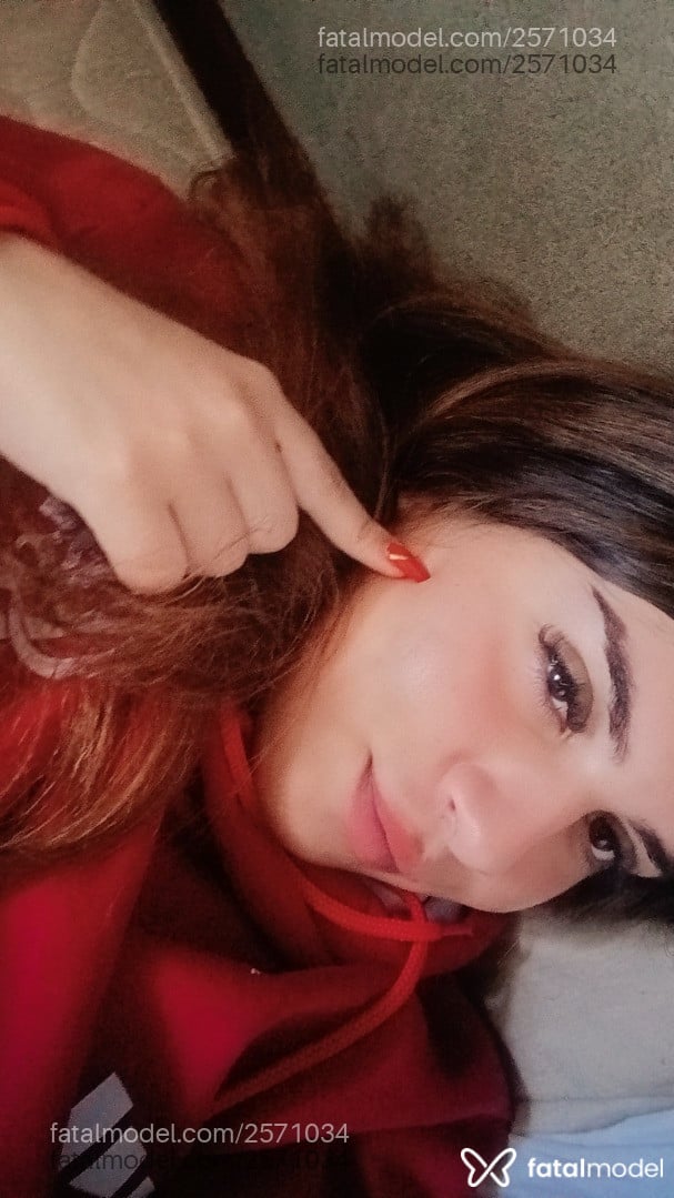 Acompanhante mulher trans com cabelo castanho de olhos castanhos - Bianca