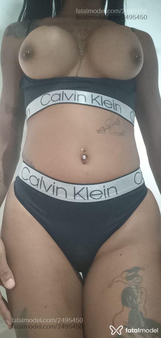 Acompanhante homem trans morena (o) de olhos castanhos - Shofia