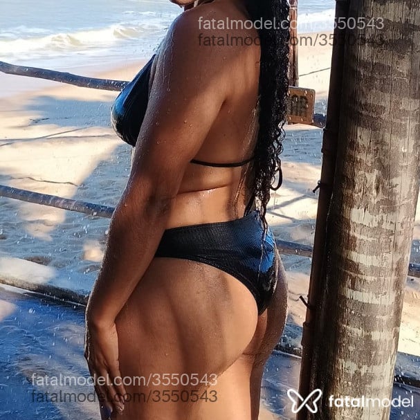 Acompanhante mulher morena (o) de olhos castanhos - Dhenife