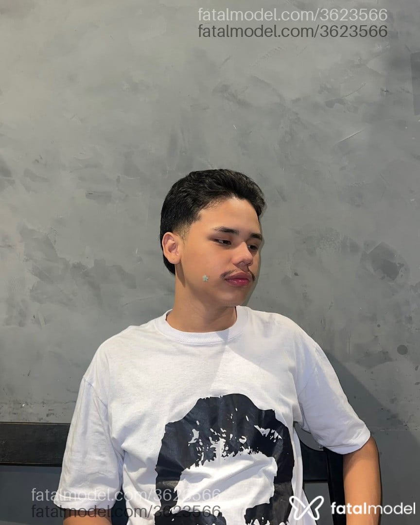 Acompanhante homem morena (o) de olhos pretos - Thiago