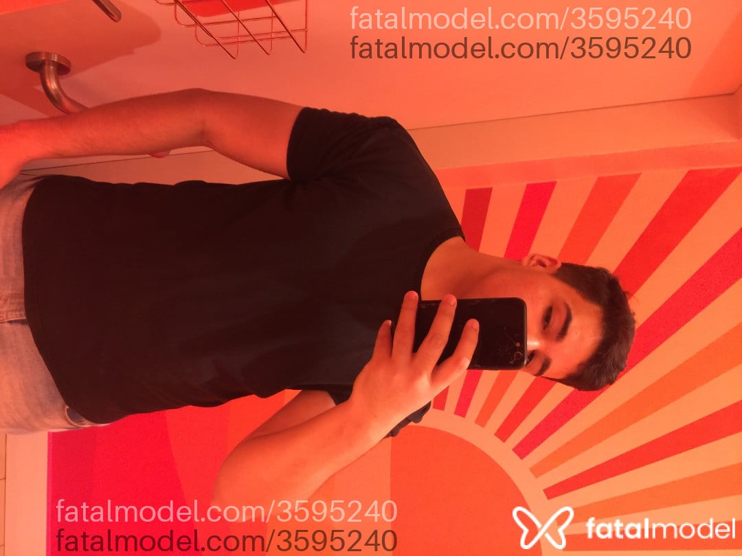 Acompanhante homem com cabelo castanho de olhos castanhos - Eli Montez