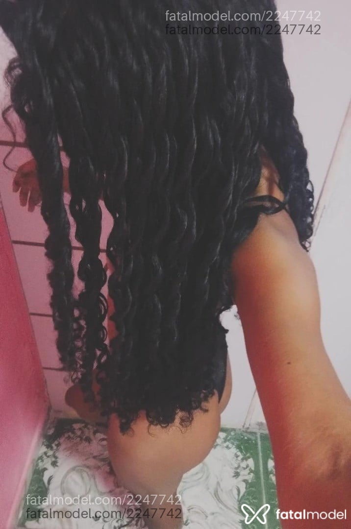 Acompanhante mulher trans morena (o) de olhos pretos - Vick