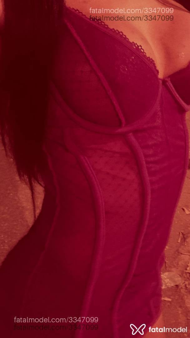 Acompanhante mulher trans morena (o) de olhos castanhos - Ângel
