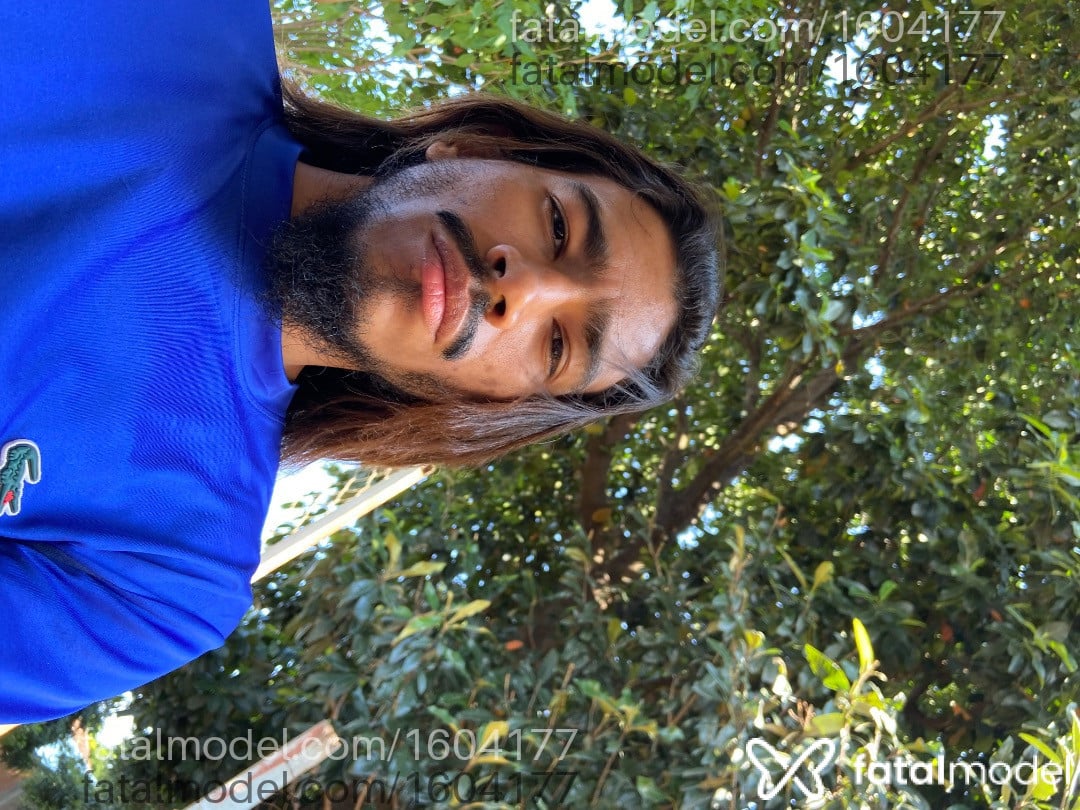 Acompanhante homem com cabelo castanho de olhos castanhos - Bruno Mineirin
