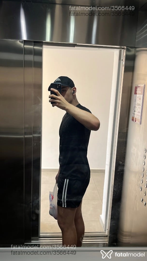 Acompanhante homem com cabelo castanho de olhos castanhos - Gabriel