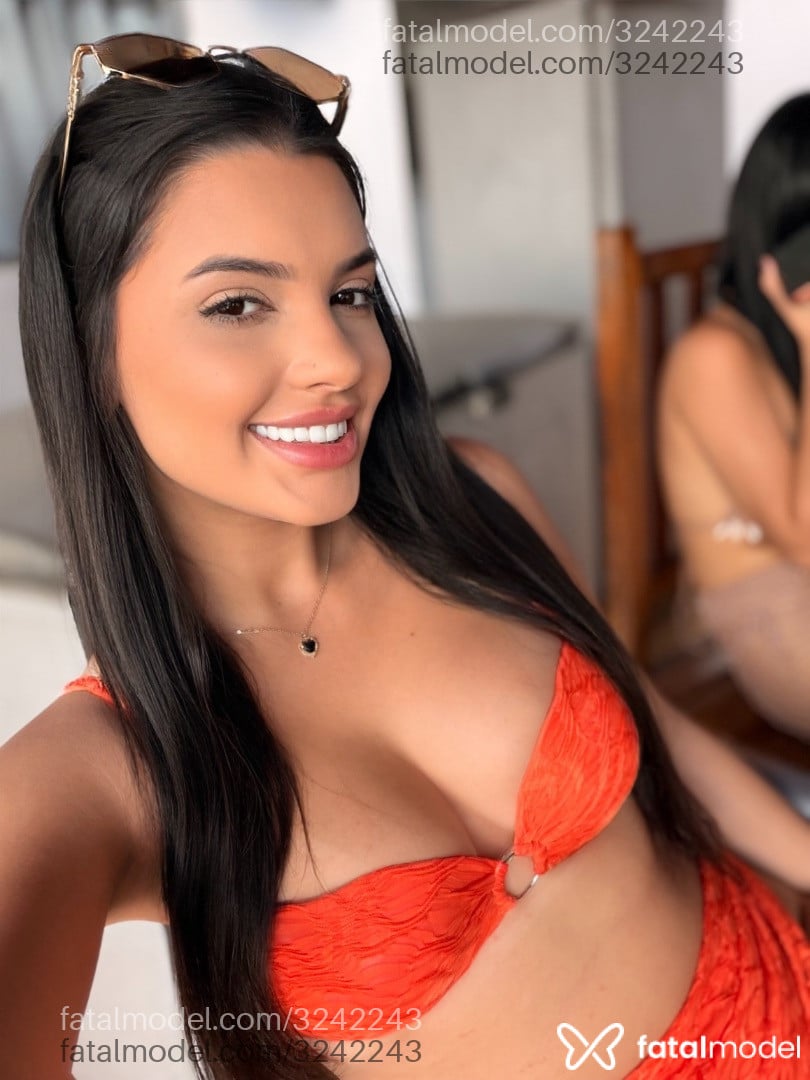 Acompanhante mulher morena (o) de olhos castanhos - Ester