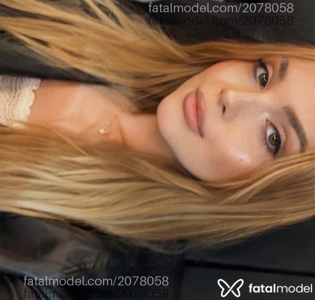 Acompanhante mulher trans loira (o) de olhos mel - Mariana Moskov