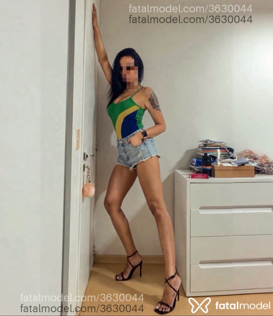 Acompanhante mulher morena (o) de olhos pretos - Lavínia Tavares